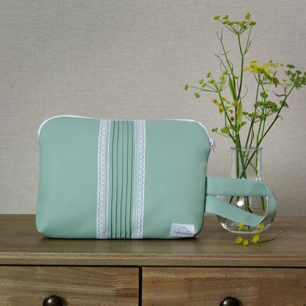 *MADE TO ORDER* Viena Vanity Case