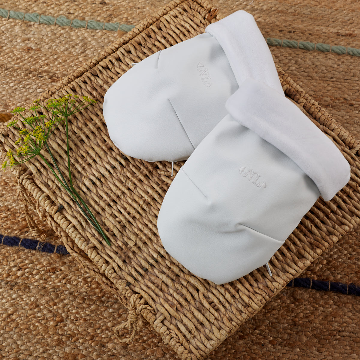 *MADE TO ORDER* Hand mittens for Pram