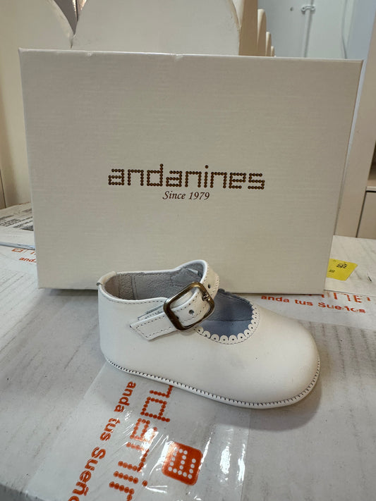 Andanines Girls Soft Sole Leather Mary Janes White