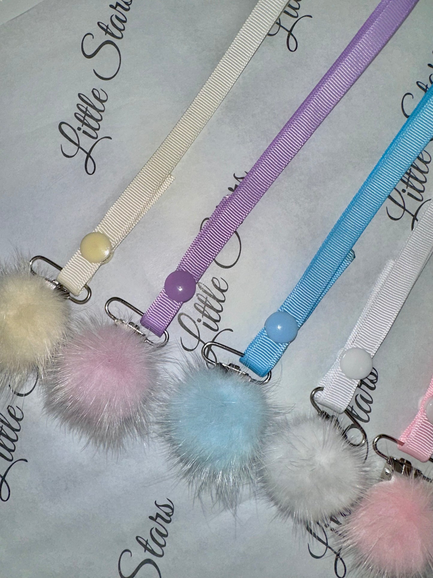 Pompom dummy clip