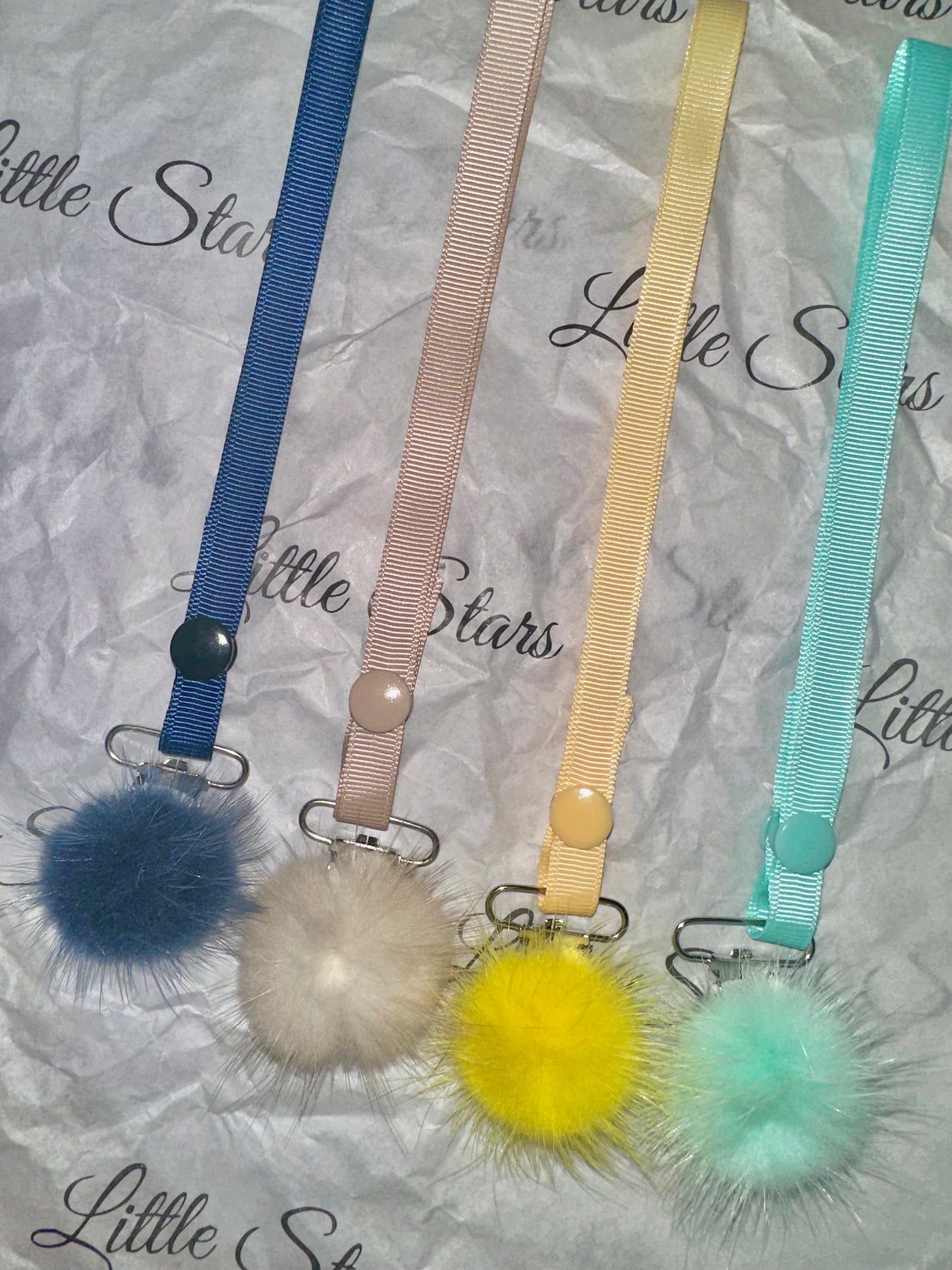 Pompom dummy clip