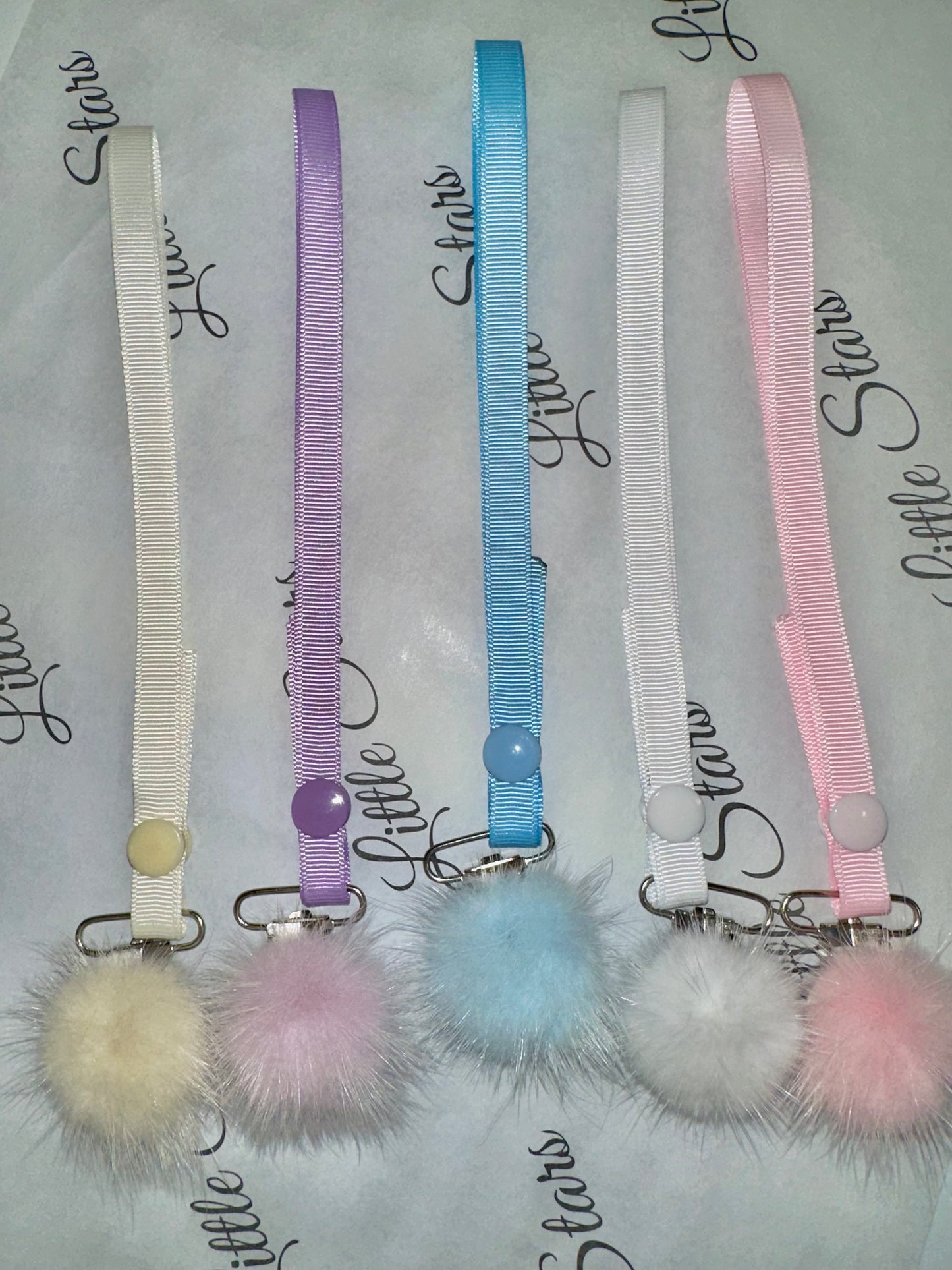 Pompom dummy clip